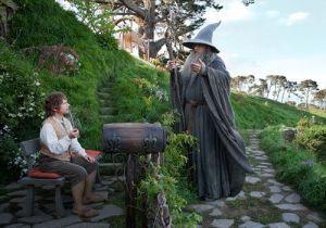 martin_freeman_as_bilbo_ian_mckellan_as_gandalf_the_hobbit_an_unexpected_journey_18alghm-18algjq